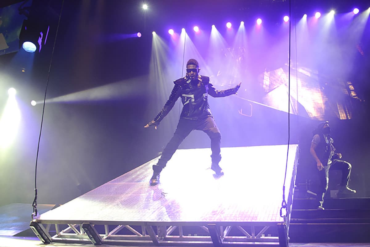 Usher - Omg Tour (Ζωντανά από το Λονδίνο)