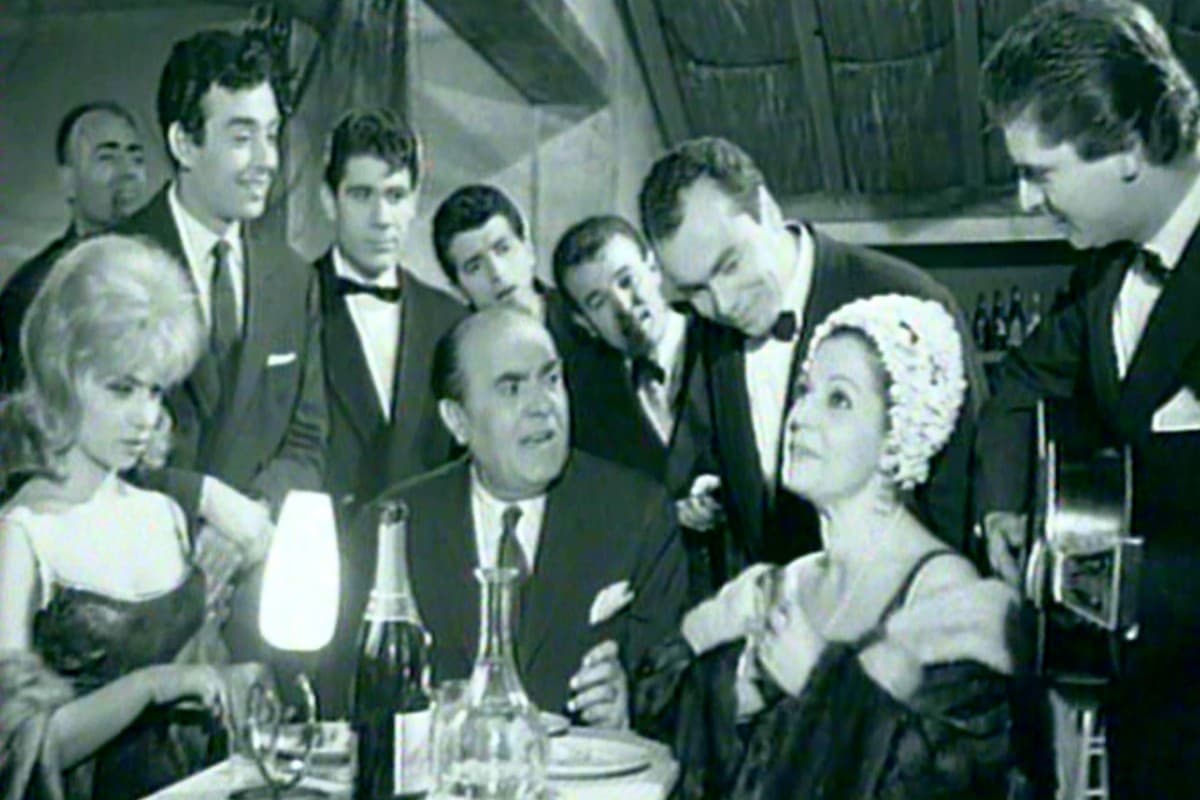 Όταν Λείπει η Γάτα