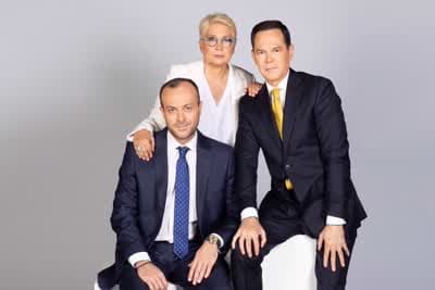 Πίσω Από Τις Γραμμές